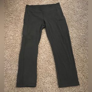 Lulu Lemon Wunder Under Cropped Size 6 army green with side pockets